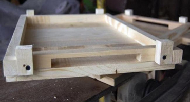 Jak vyrobit mřížku v úlu vlastníma rukama místo dna, výhody a nevýhody palety